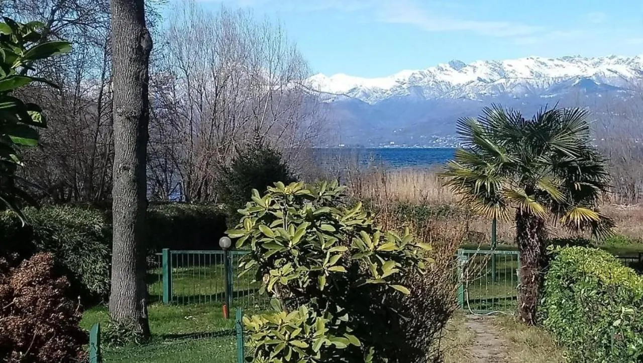 Nice Lake View Apartment Ispra